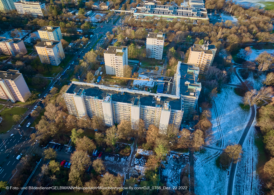 22.12.2022 - Fassadensanierung am Krl-Marx-Ring 11-21 in Neuperlach